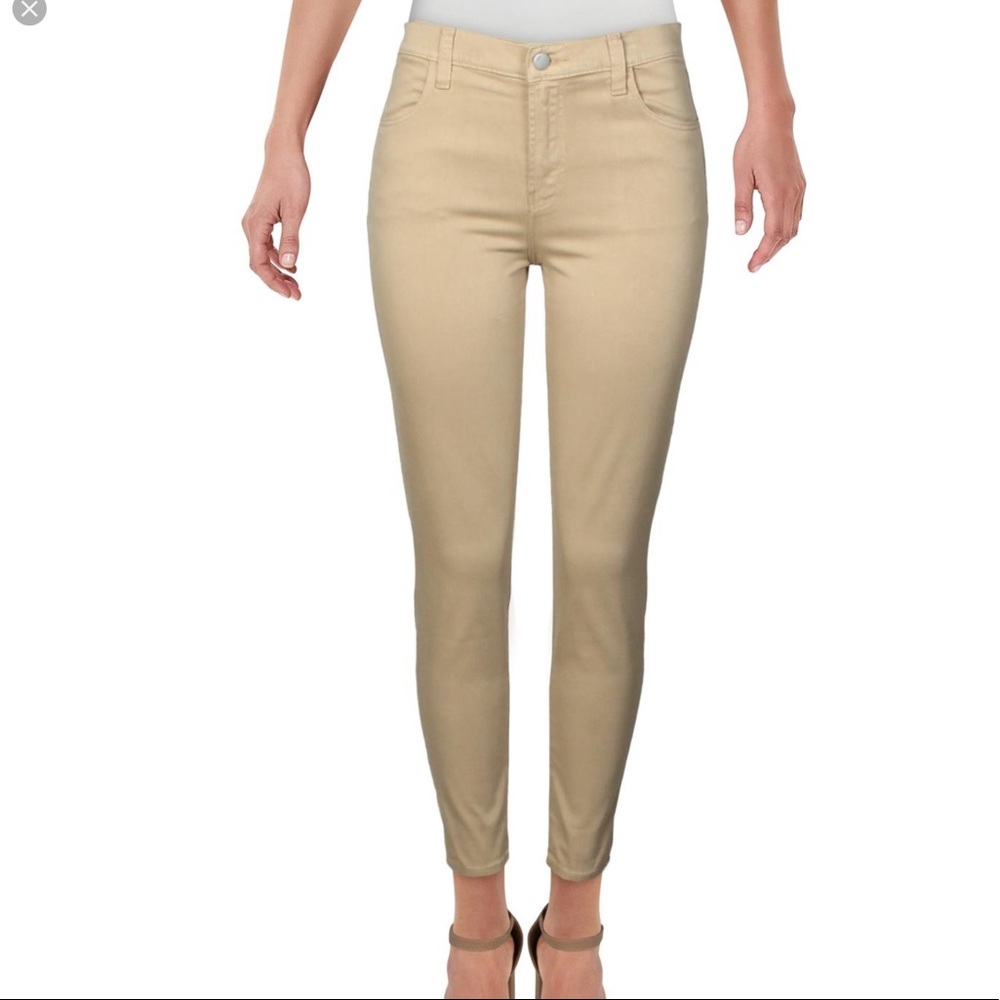 J BRAND TAN STRETCHY JEANS IN A REALLY HARD COLOR TO FIND